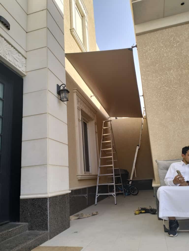 جودة عالية وتنوع في الألوان والتصاميم لمظلات وسواتر الدمام لجميع الاستخدامات.