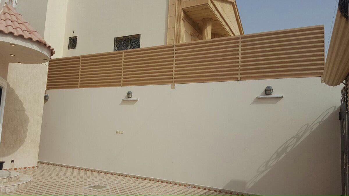 سواتر قماش تمنحك الظل والحماية دون التأثير على جمال المكان الخارجي.