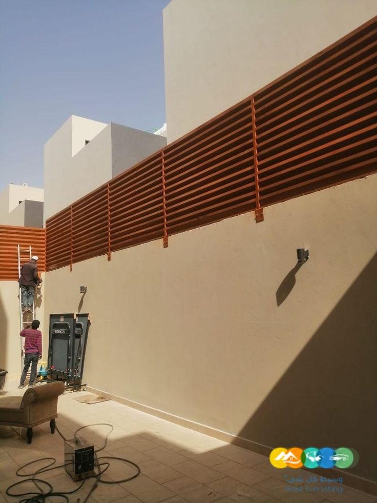 سواتر قماش مقاومة للماء والعوامل الجوية وتوفر ظلًا مثاليًا في الصيف.