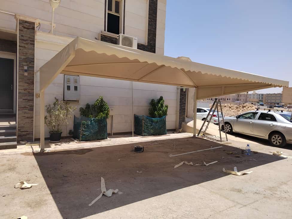 مظلات سيارات جاهزة للاستخدام الفوري، سريعة التركيب وبأعلى مستوى من الجودة.