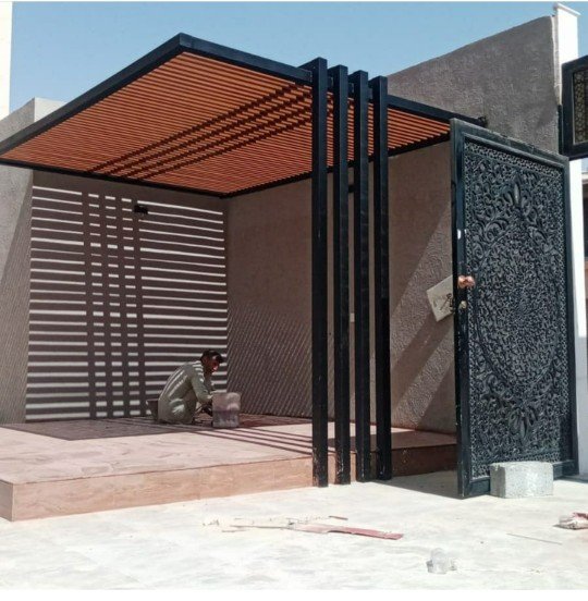 مظلات شفاف لكسان مظلات مثالية للمساحات الخارجية مثل الحدائق ، وتوفر حماية من الشمس والمطر.