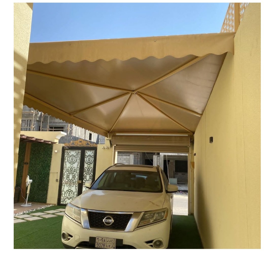 مظلات قابلة للسحب: توفر سهولة في الاستخدام ويمكن تعديلها حسب الحاجة. تأتي في أشكال وألوان متنوعة.